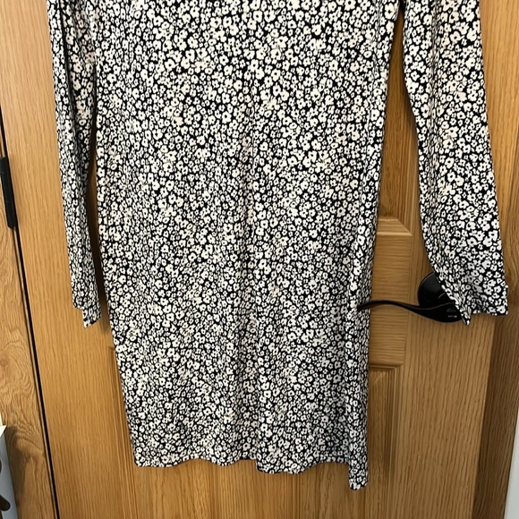 Long sleeve size, small leaf dress black with white floral prints mid length - Picture 5 of 5